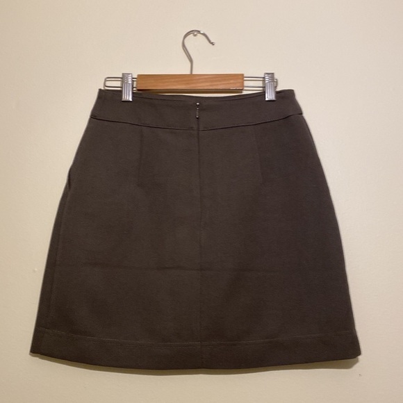 H&M green mini skirt. Size 4 . New. - Picture 5 of 12